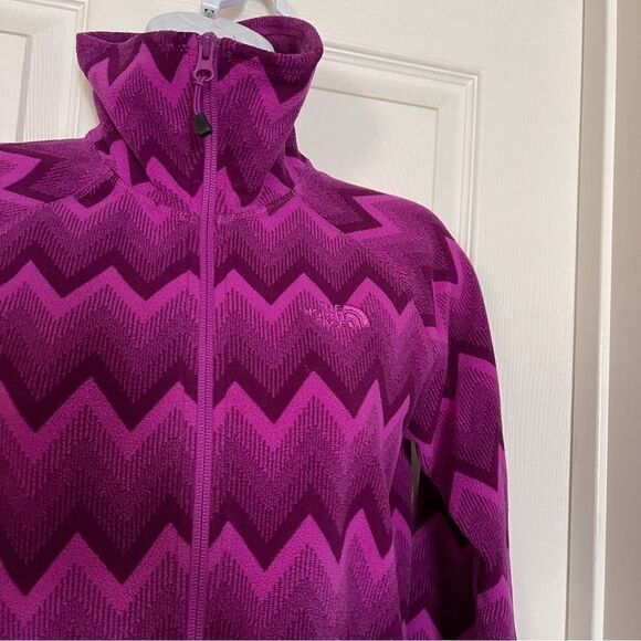 The North Face Crescent Magenta Fleece Sweater - Picture 2 of 10